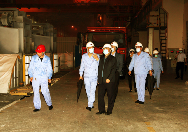 洛陽(yáng)銀行董事長(cháng)王建甫一行到萬(wàn)基控股集團調研