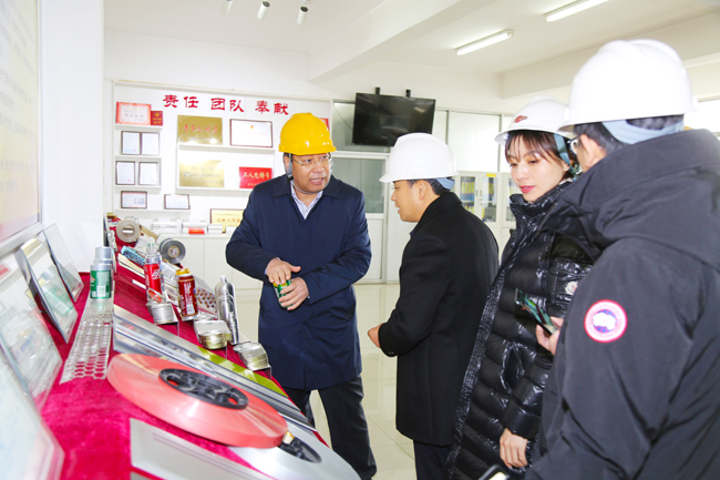 青島城投海發(fā)集團董事長(cháng)鞠保軒等一行到萬(wàn)基控股集團調研