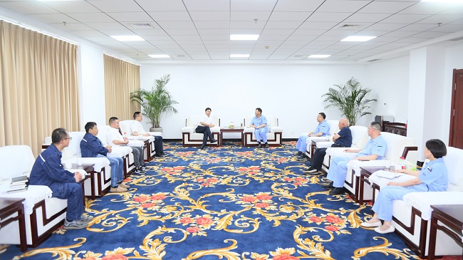 中電建河南工程有限公司黨委書(shū)記、董事長(cháng)劉長(cháng)龍一行到萬(wàn)基控股集團交流訪(fǎng)談