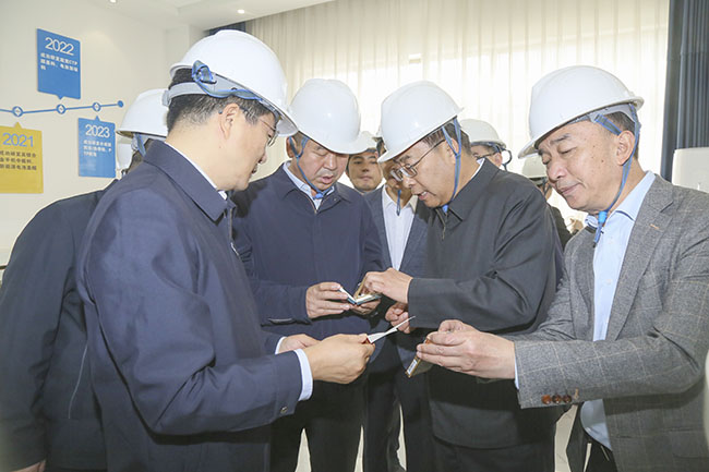 寧夏回族自治區(qū)黨委常委、副主席買(mǎi)彥州一行到萬(wàn)基控股集團(tuán)調(diào)研