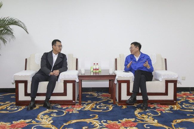 中國進(jìn)出口銀行河南省分行黨委委員、副行長(cháng)陳卓一行 到萬(wàn)基控股集團調研