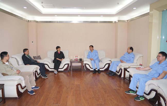 遼寧忠旺集團副總裁營(yíng)口忠旺鋁業(yè)董事長(cháng)鐘宏一行到我公司洽談業(yè)務(wù)